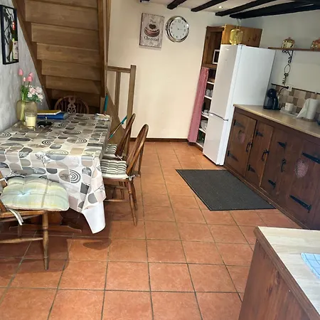 Les Hirondelles Holiday home *