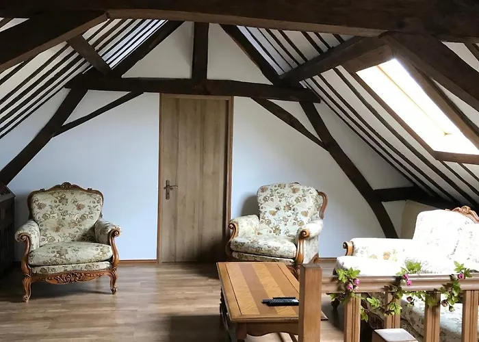 Les Hirondelles بيت للعطل